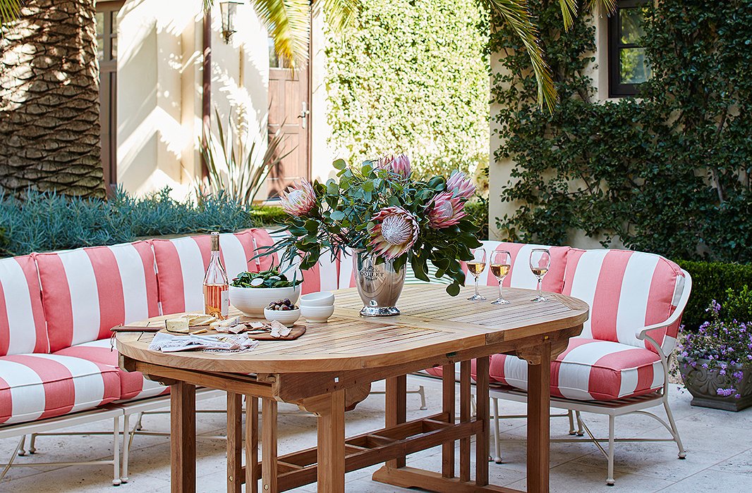 Garden table with discount ice bucket in middle